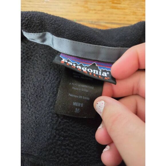 Patagonia Men's Synchilla black zip up fleece jacket sz Medium - Picture 2 of 4